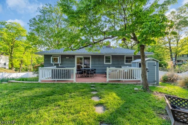 46 Rafkind Rd, Bloomingdale Boro, NJ 07403
