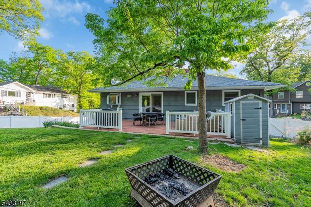 46 Rafkind Rd, Bloomingdale Boro, NJ 07403