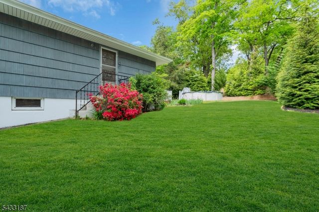 46 Rafkind Rd, Bloomingdale Boro, NJ 07403