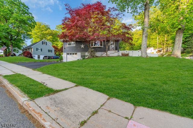 46 Rafkind Rd, Bloomingdale Boro, NJ 07403