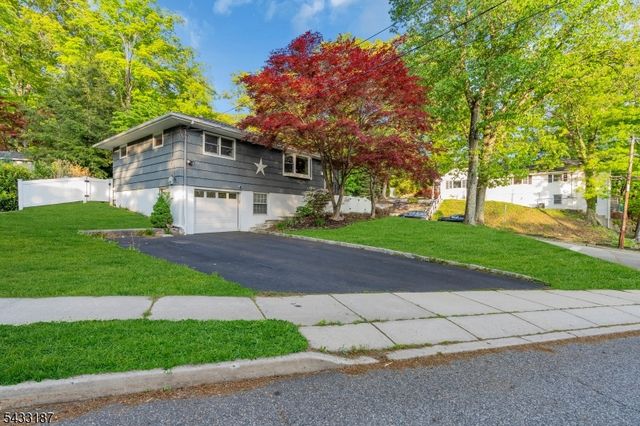 46 Rafkind Rd, Bloomingdale Boro, NJ 07403