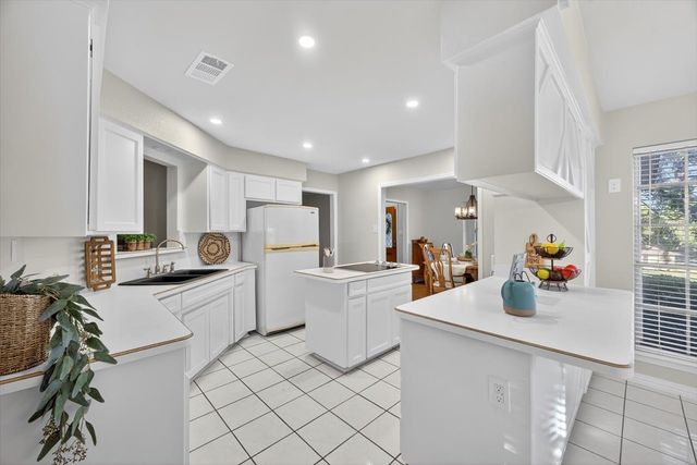 5112 Misty Wood Drive, Arlington, TX 76017