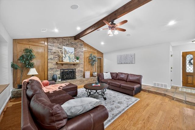 5112 Misty Wood Drive, Arlington, TX 76017