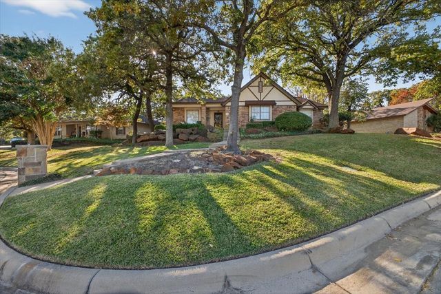 5112 Misty Wood Drive, Arlington, TX 76017