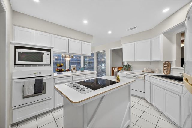 5112 Misty Wood Drive, Arlington, TX 76017