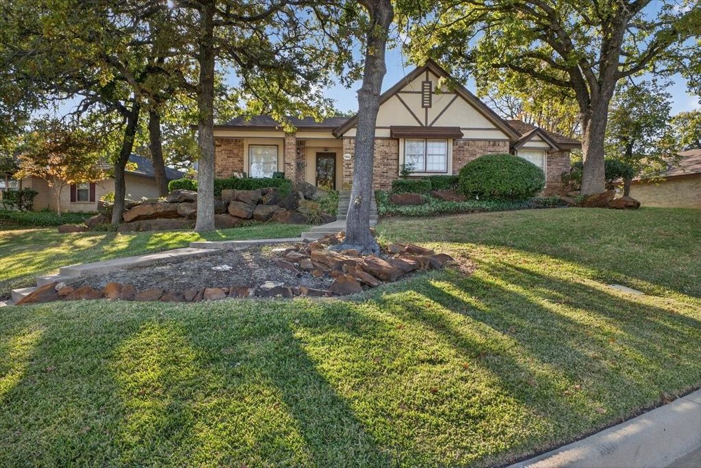5112 Misty Wood Drive, Arlington, TX 76017