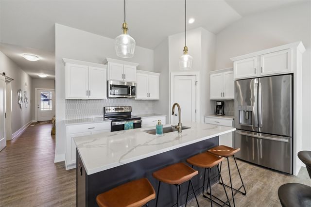 1723 Bentley Court, Norwalk, IA 50211