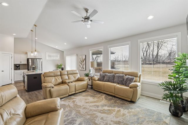 1723 Bentley Court, Norwalk, IA 50211