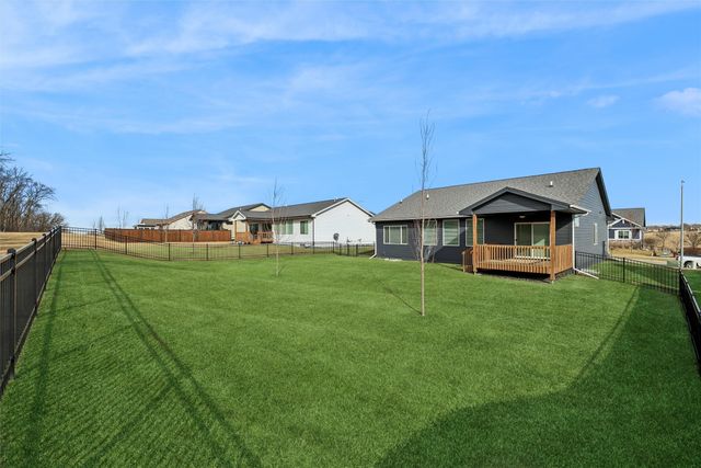 1723 Bentley Court, Norwalk, IA 50211