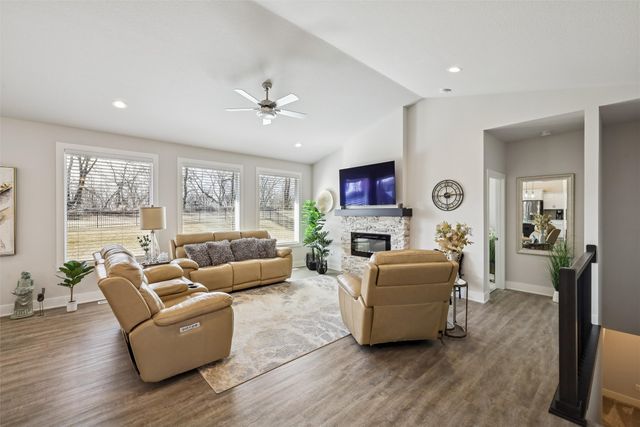 1723 Bentley Court, Norwalk, IA 50211