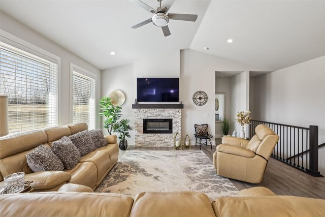 1723 Bentley Court, Norwalk, IA 50211