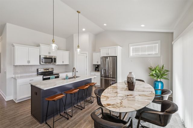 1723 Bentley Court, Norwalk, IA 50211