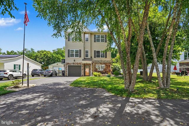8 ELK LN, Elkton, MD 21921