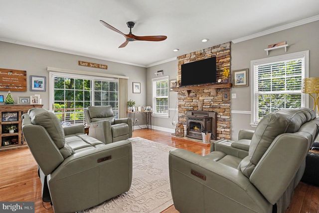 8 ELK LN, Elkton, MD 21921