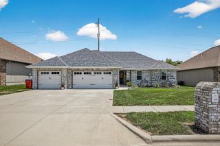 3670 North Huntington Avenue, Springfield, MO 65803