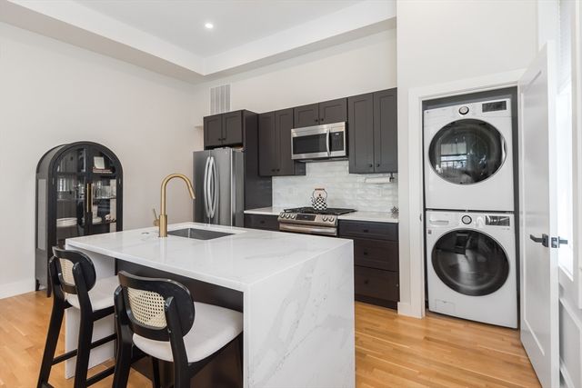 46 Union St 8, Weymouth, MA 02190