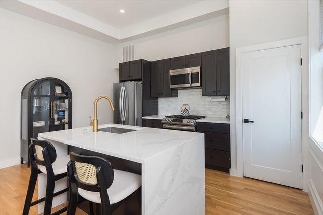 46 Union St 8, Weymouth, MA 02190