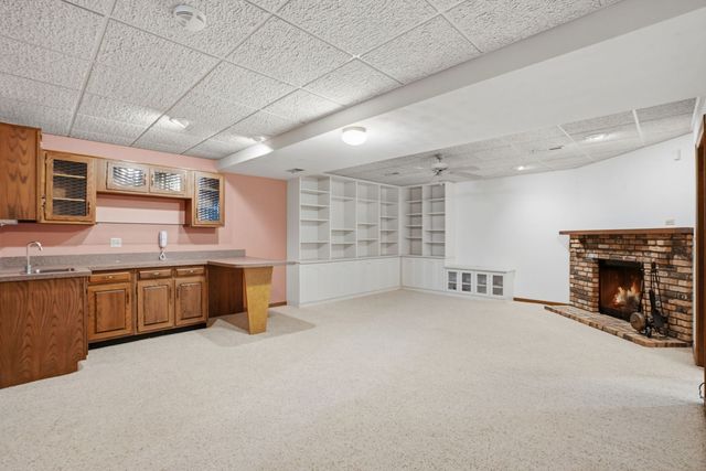 4828 6th Avenue Drive, Moline, IL 61265