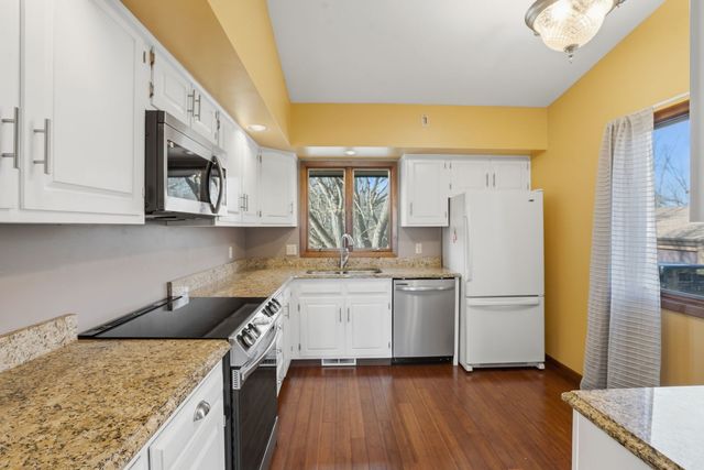 4828 6th Avenue Drive, Moline, IL 61265