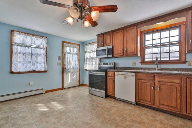 12 Hemlock Street, Hudson, NH 03051