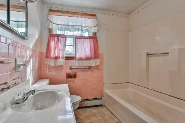 12 Hemlock Street, Hudson, NH 03051