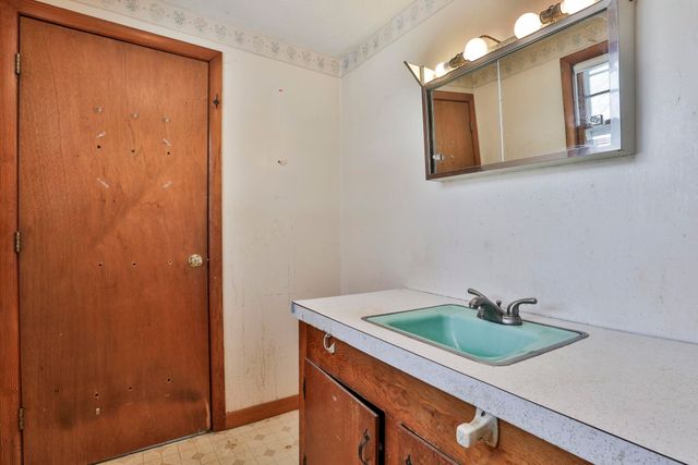 12 Hemlock Street, Hudson, NH 03051