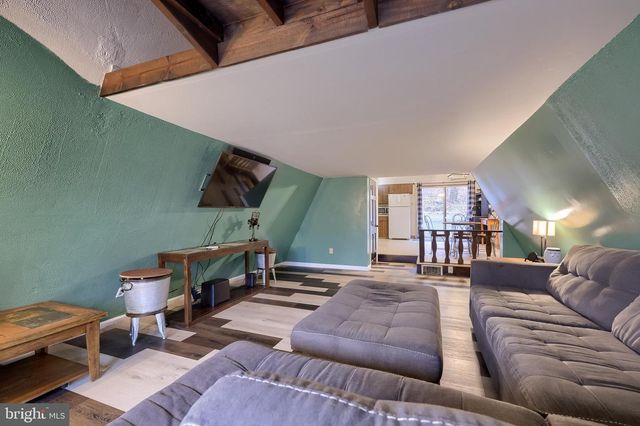 460 GREENVILLE RD, Denver, PA 17517