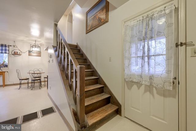 460 GREENVILLE RD, Denver, PA 17517