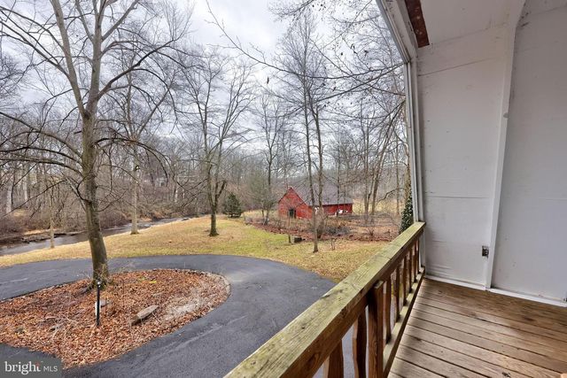 460 GREENVILLE RD, Denver, PA 17517