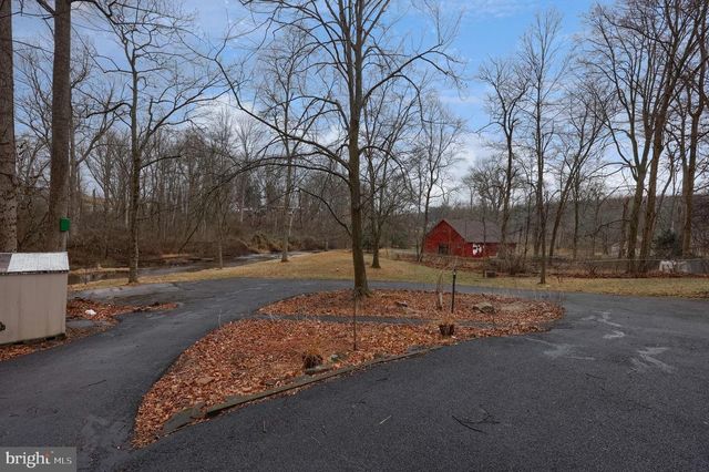 460 GREENVILLE RD, Denver, PA 17517