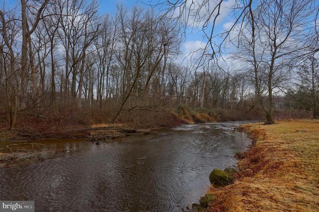 460 GREENVILLE RD, Denver, PA 17517