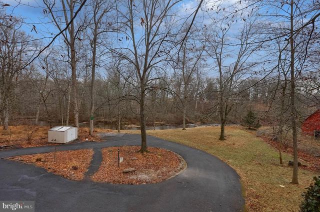 460 GREENVILLE RD, Denver, PA 17517