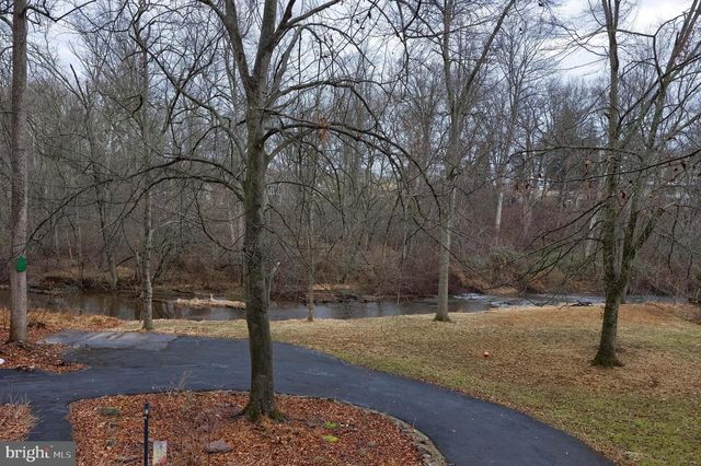 460 GREENVILLE RD, Denver, PA 17517