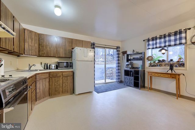 460 GREENVILLE RD, Denver, PA 17517