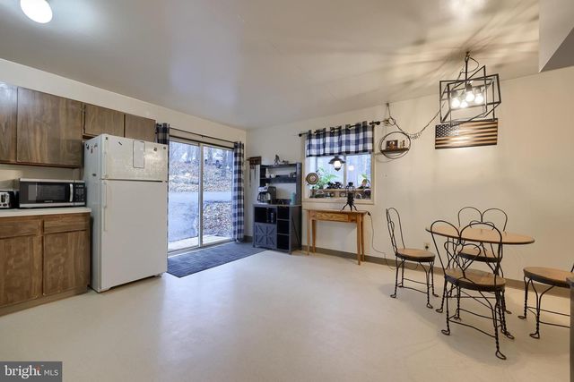 460 GREENVILLE RD, Denver, PA 17517