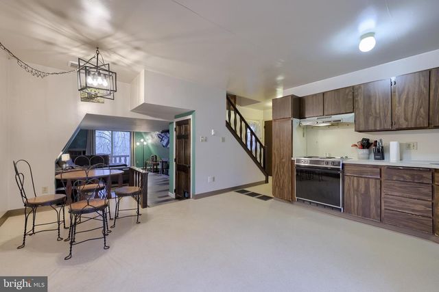 460 GREENVILLE RD, Denver, PA 17517