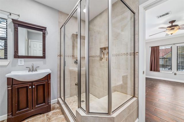 5012 Irvington Boulevard, Houston, TX 77009