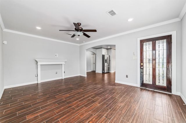 5012 Irvington Boulevard, Houston, TX 77009