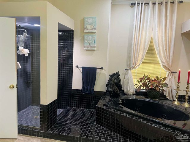 161 Le Port Dr, Pensacola Beach, FL 32561