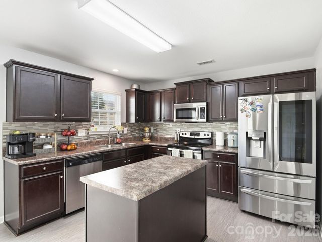 115 Harvest Pointe Drive, Statesville, NC 28677