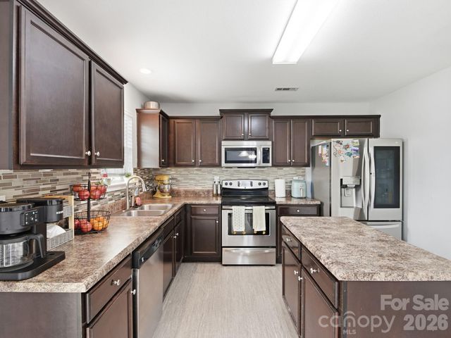 115 Harvest Pointe Drive, Statesville, NC 28677