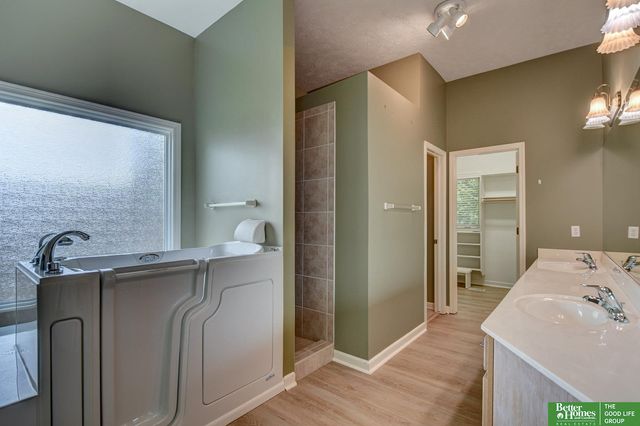 11426 Iowa Circle, Omaha, NE 68142