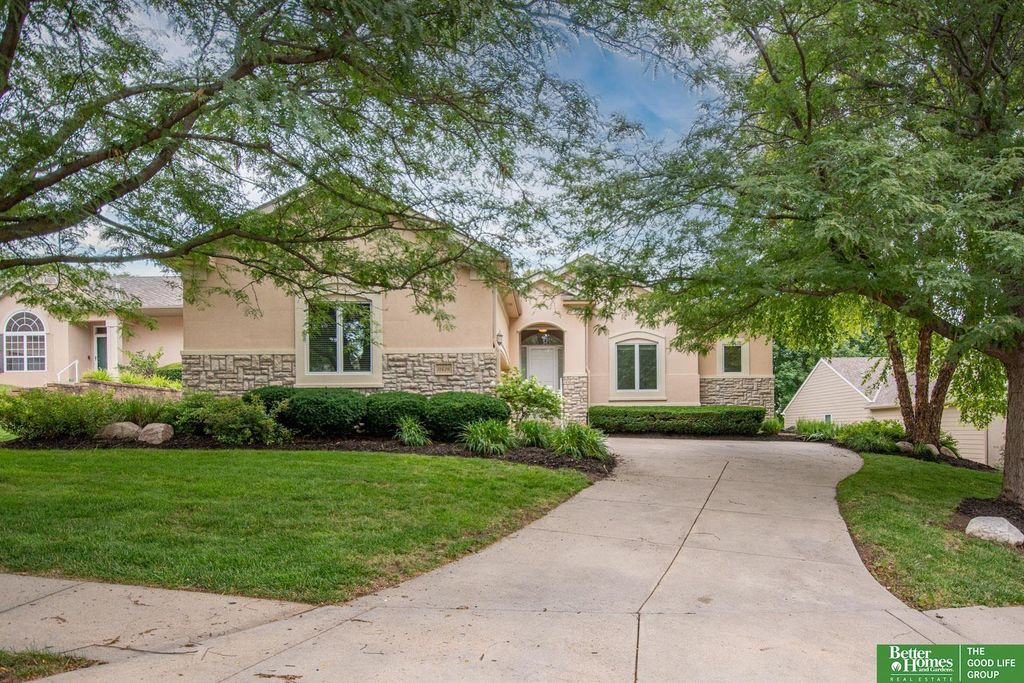 11426 Iowa Circle, Omaha, NE 68142