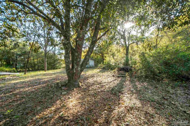 6205 Dogwood Dr, Milton, FL 32570