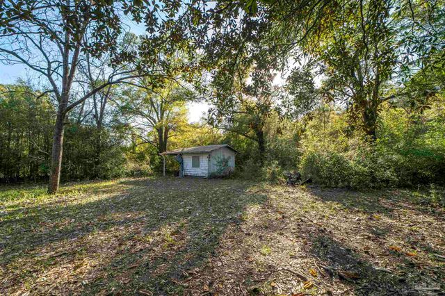 6205 Dogwood Dr, Milton, FL 32570