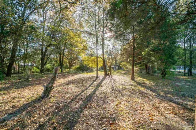 6205 Dogwood Dr, Milton, FL 32570