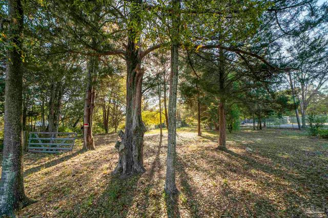 6205 Dogwood Dr, Milton, FL 32570