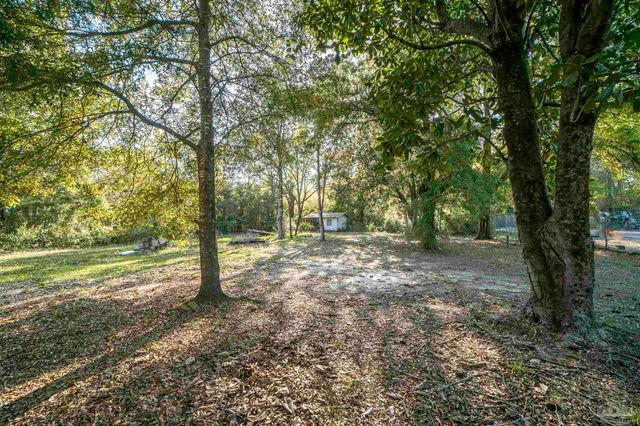 6205 Dogwood Dr, Milton, FL 32570