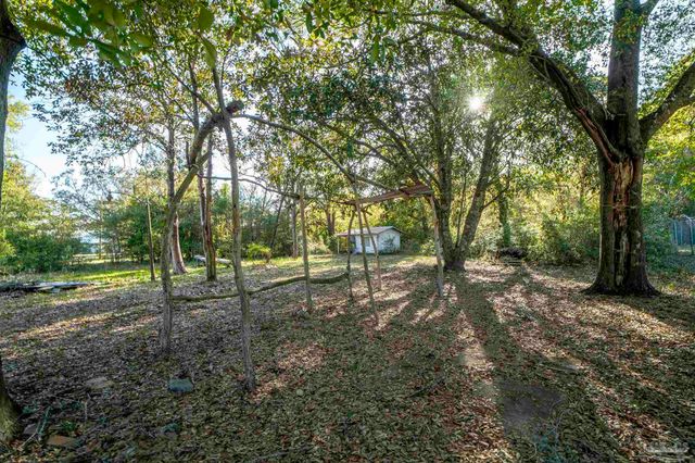 6205 Dogwood Dr, Milton, FL 32570