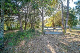 6205 Dogwood Dr, Milton, FL 32570